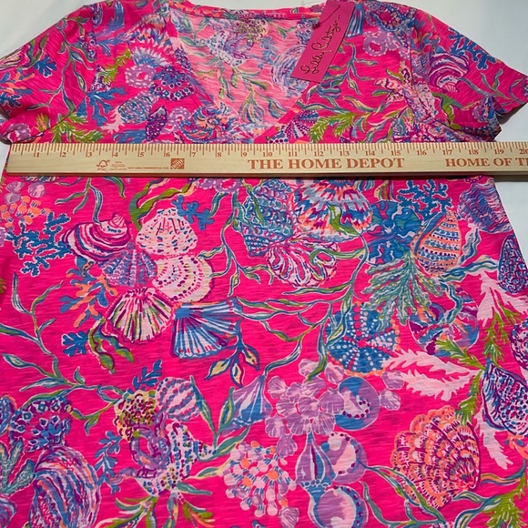 Lilly Pulitzer Women’s V-Neckk T-Shirt 100% Cotton size M NWT - Picture 3 of 5